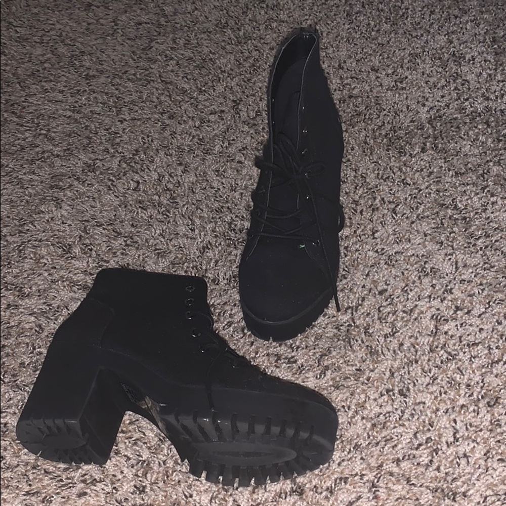 Boots - Picture 3 of 3